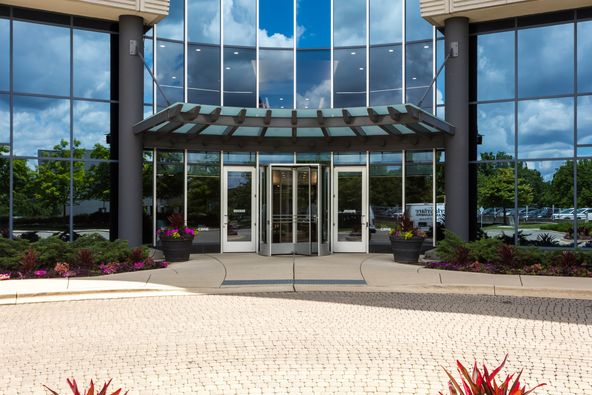 Oak Brook Pointe: 700 Commerce Dr, Oak Brook, IL 60523